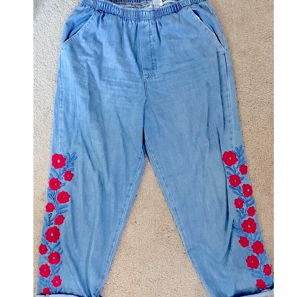 I made these! Hand embroidered Poppy flowers 🌺 
Love these mom jeans! So comfy